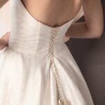 Abito da sposa Audrey Rose con coda jacquard, bustino a cuore, maniche staccabili in organza