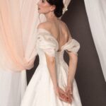 Abito da sposa Audrey Rose con coda jacquard, bustino a cuore, maniche staccabili in organza