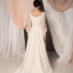 Abito da sposa Hanna Pois con maniche in tulle plumetis, scollo quadrato e gonna ampia, stile romantico e retrò