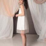 Abito da sposa corto Camille Perle in crêpe cady con tulle ricamato a perline, linea svasata e stile fresco
