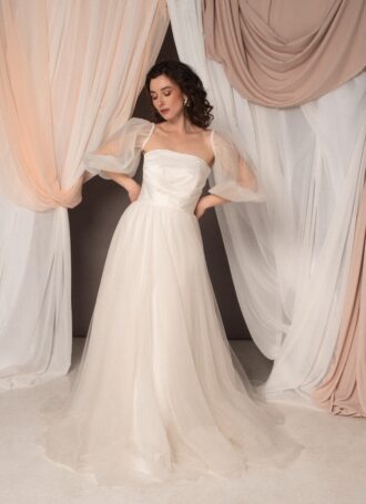 Abito da sposa Flavia con corpino drappeggiato in duchesse, gonna in tulle e maniche a palloncino removibili