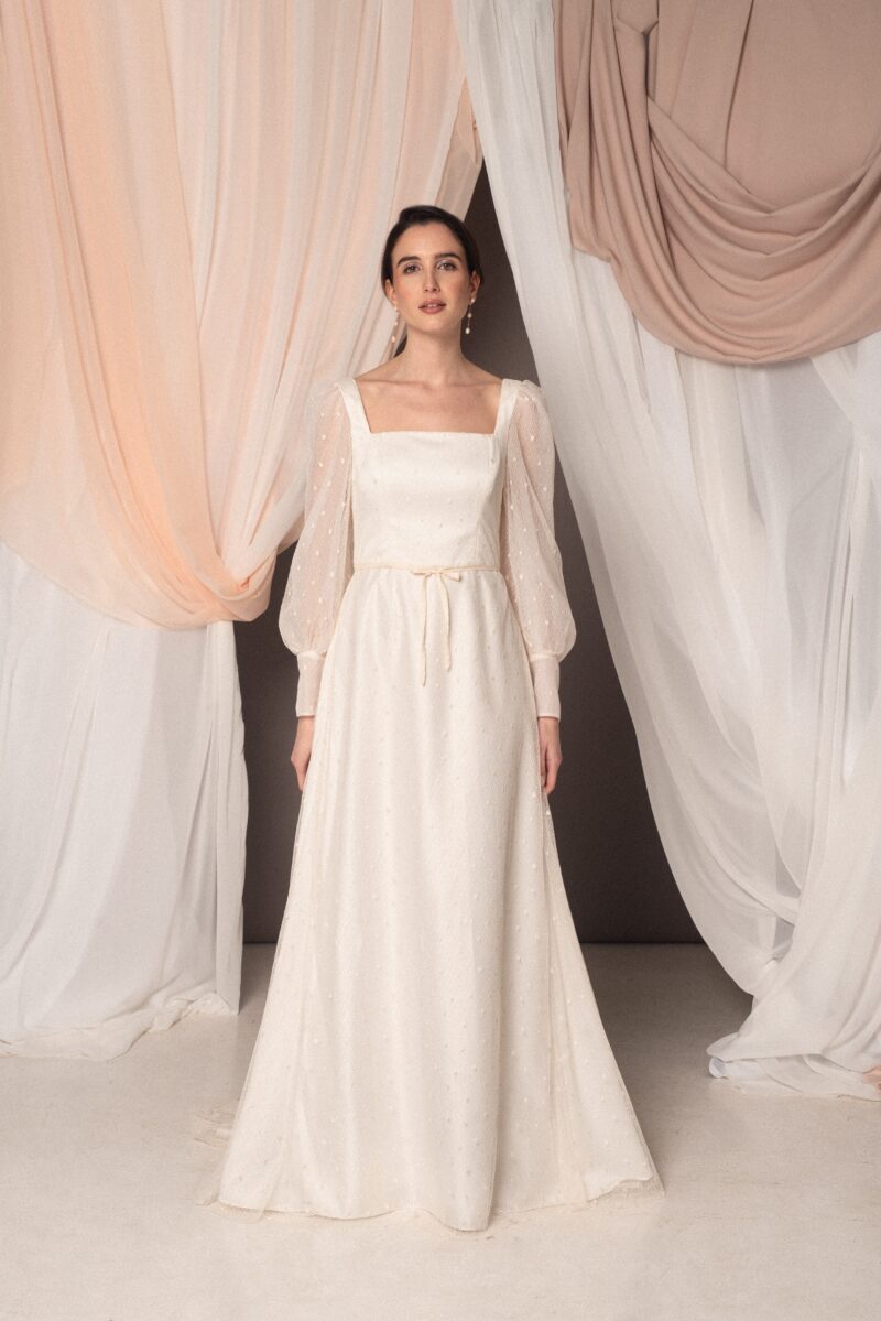 Abito da sposa Hanna Pois con maniche in tulle plumetis, scollo quadrato e gonna ampia, stile romantico e retrò