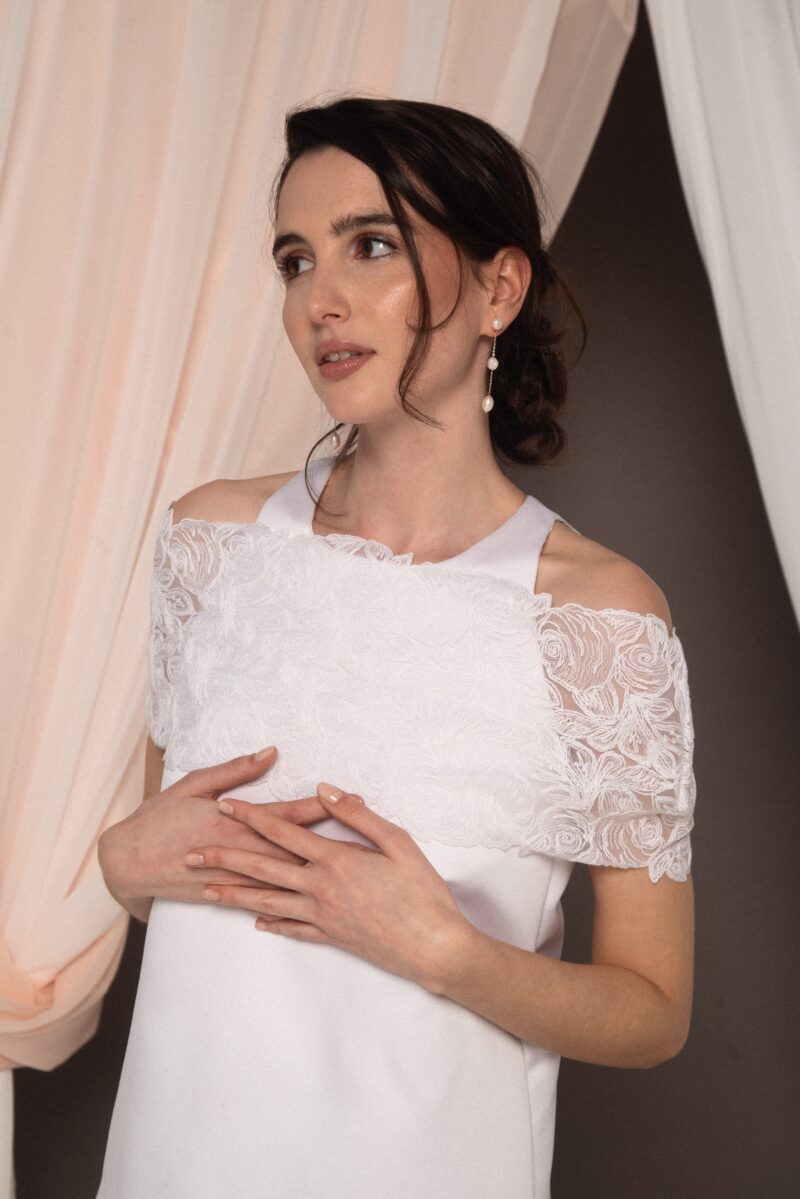 Coprispalle da sposa Rose in pizzo, dettaglio romantico e raffinato