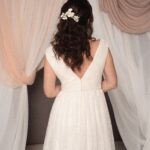 Abito da sposa Tulipina Pizzo in pizzo francese, scollo a V e gonna fluida